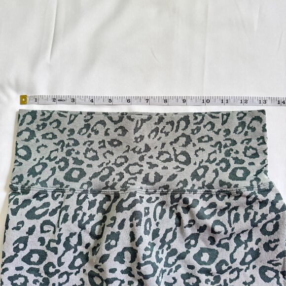3 pack Leopard Print Biker Shorts Stretchy & Compressive 5 Inch Size Large - Picture 6 of 9